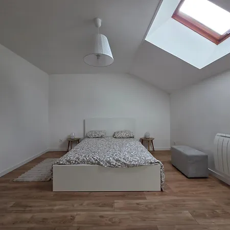 Casa de Férias Charmante Maison De Pierre Renovee A 5min De Charleville-mezieres Saint-Marceau (Ardennes)