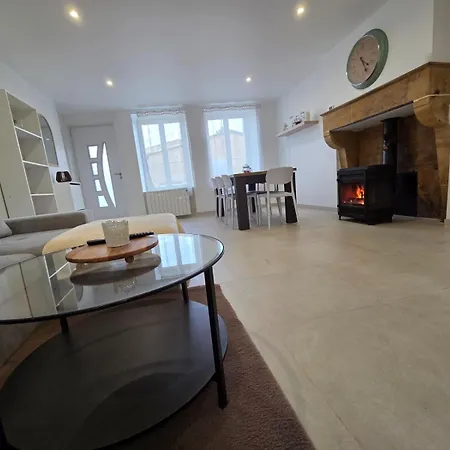 Casa de Férias Charmante Maison De Pierre Renovee A 5min De Charleville-mezieres Saint-Marceau (Ardennes)